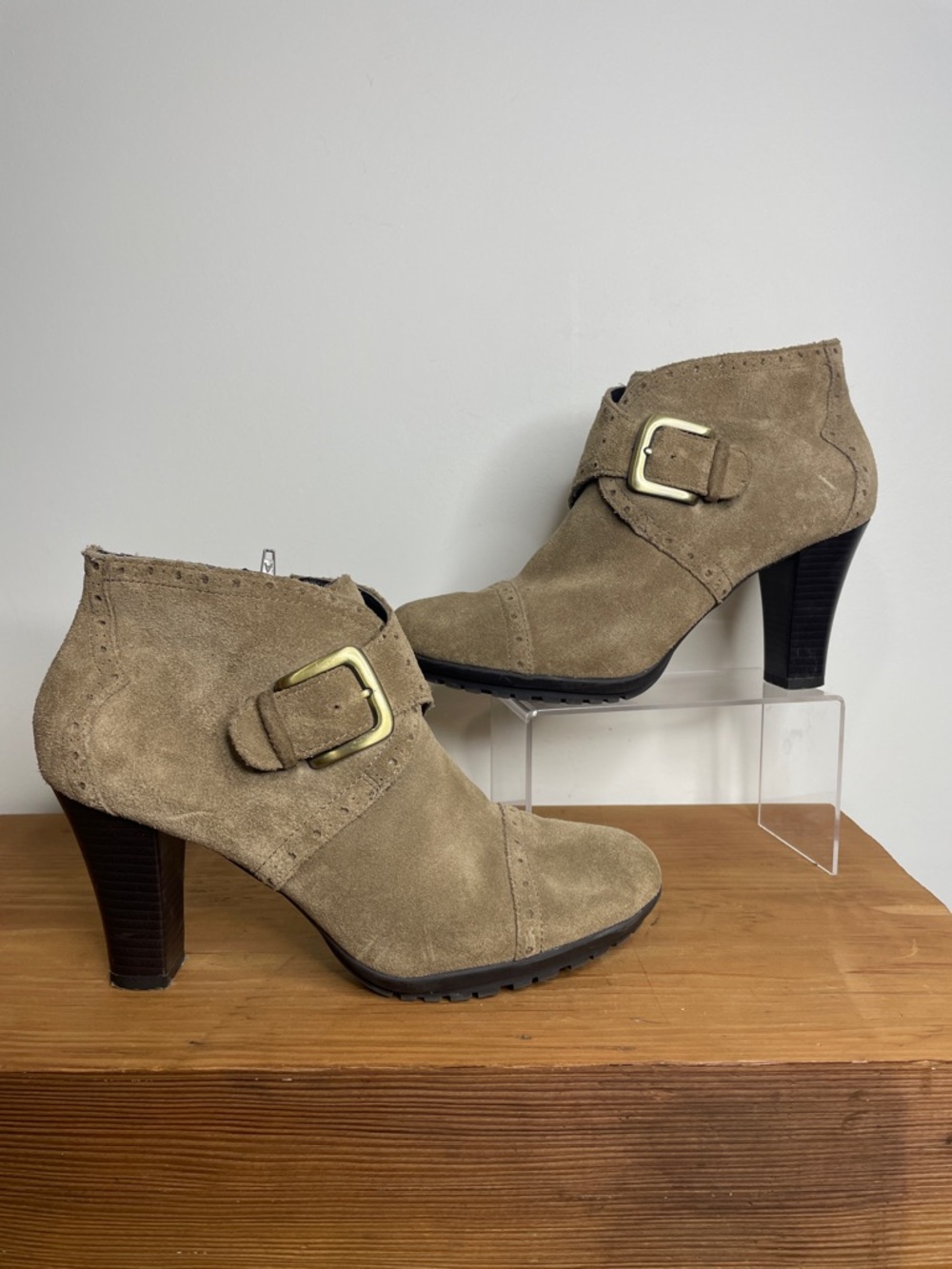 ☔️ AEROSOLES Taupe Suede Buckle Heeled Ankle Boots